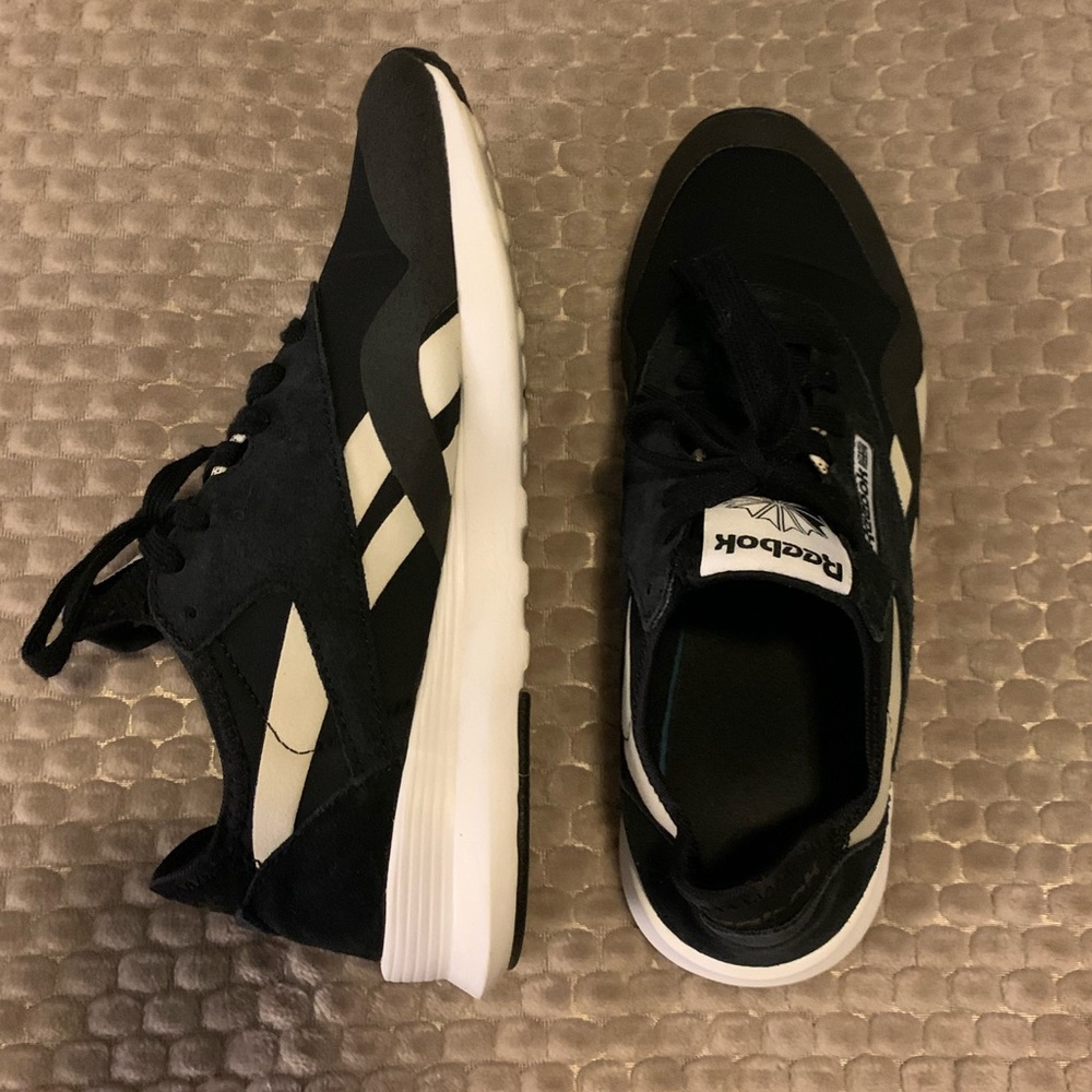 Sz 8 excellent condition black Reebox